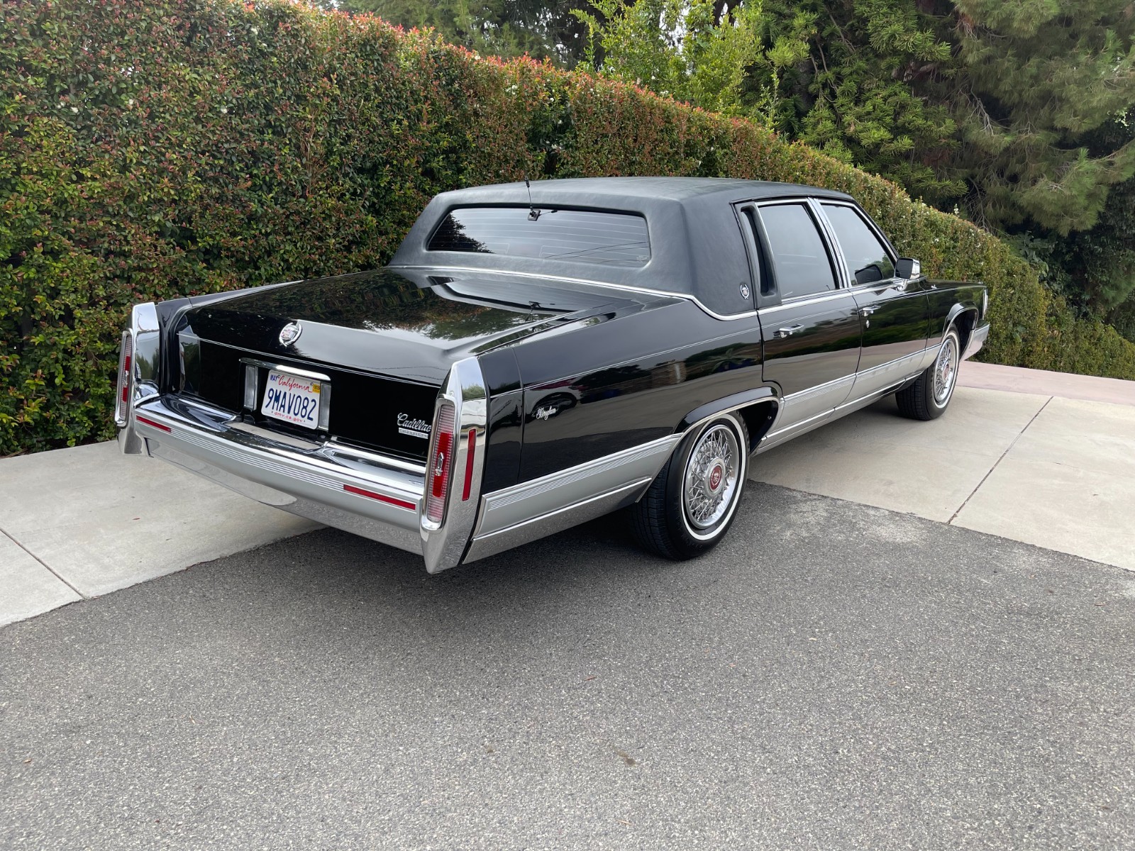 Cadillac-Brougham-1992-Sedan-11