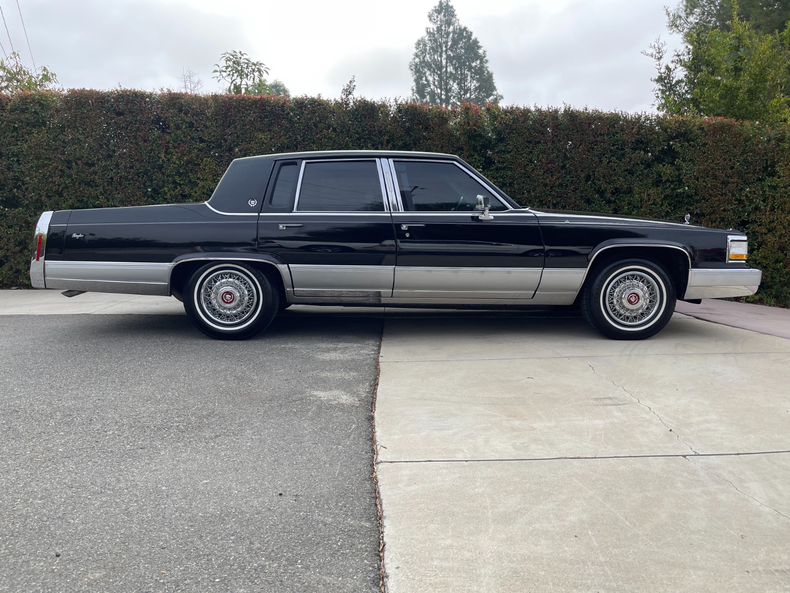 Cadillac-Brougham-1992-Sedan-12