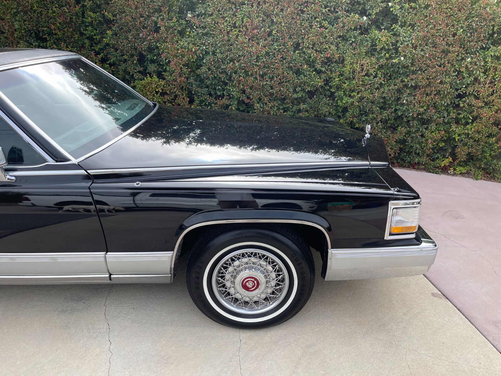 Cadillac-Brougham-1992-Sedan-15