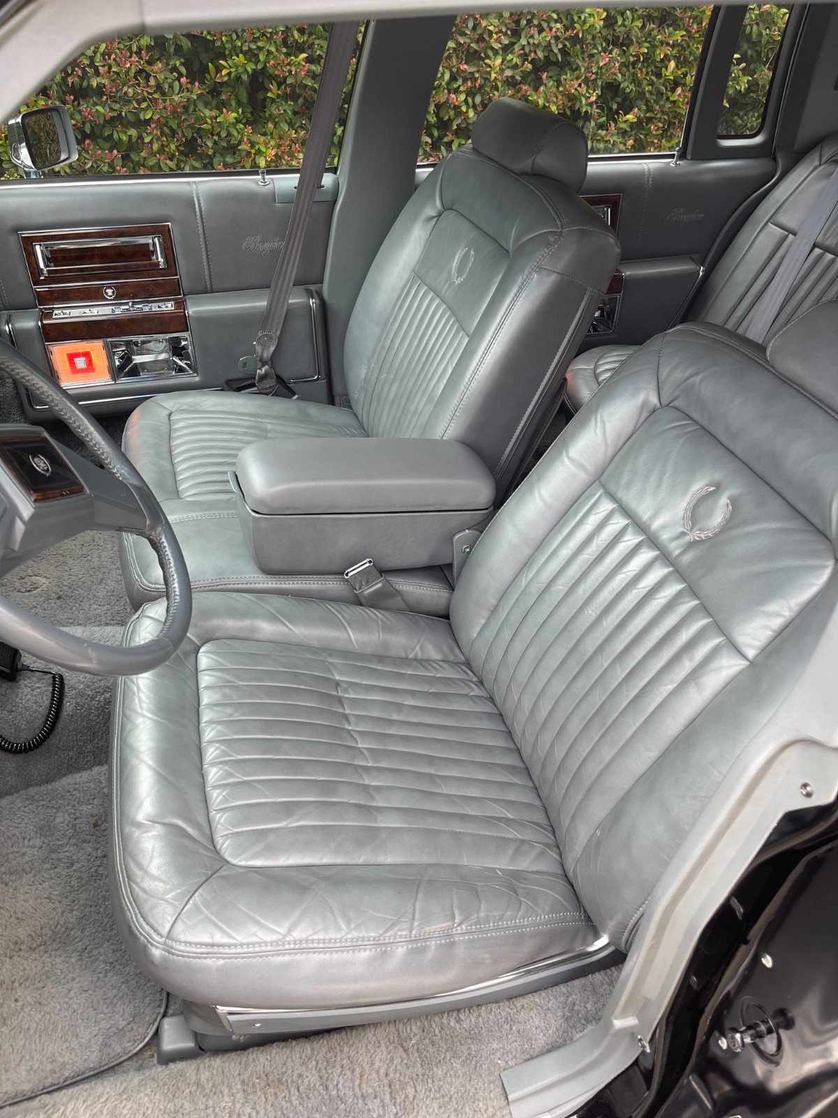 Cadillac-Brougham-1992-Sedan-19