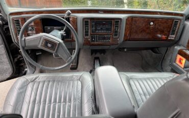 Cadillac-Brougham-1992-Sedan-21