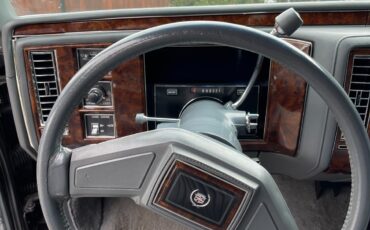 Cadillac-Brougham-1992-Sedan-22