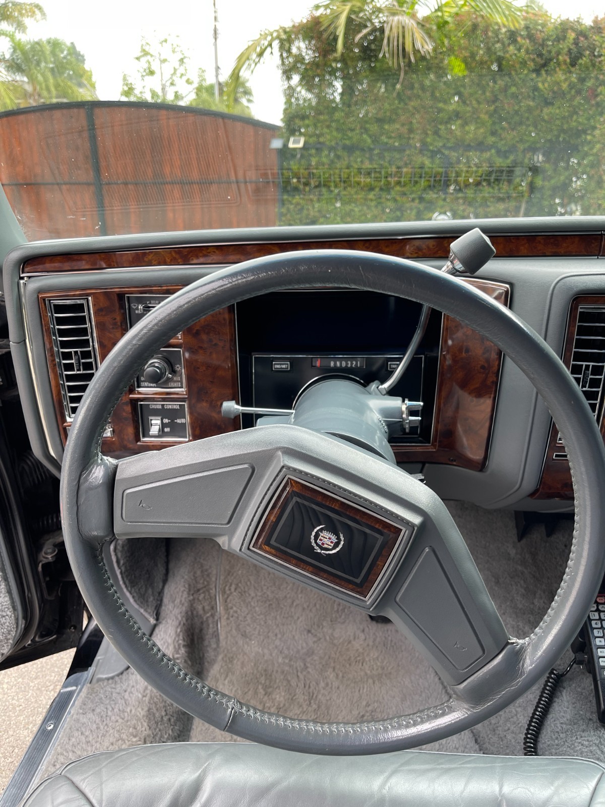 Cadillac-Brougham-1992-Sedan-22
