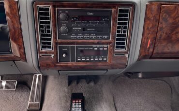 Cadillac-Brougham-1992-Sedan-23