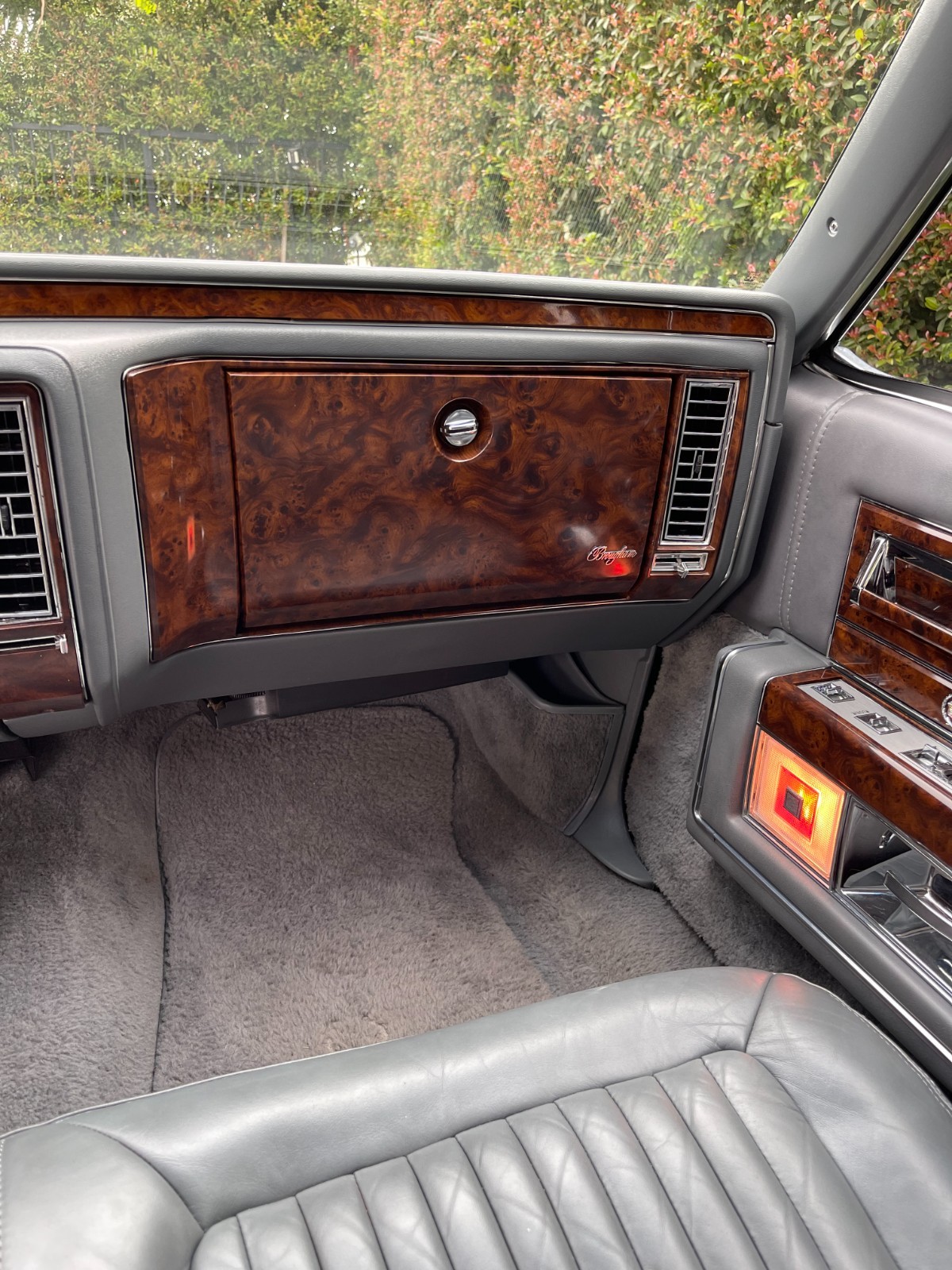 Cadillac-Brougham-1992-Sedan-24