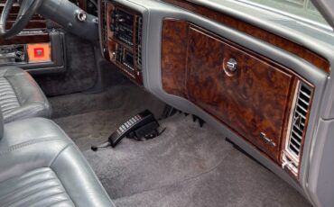 Cadillac-Brougham-1992-Sedan-25