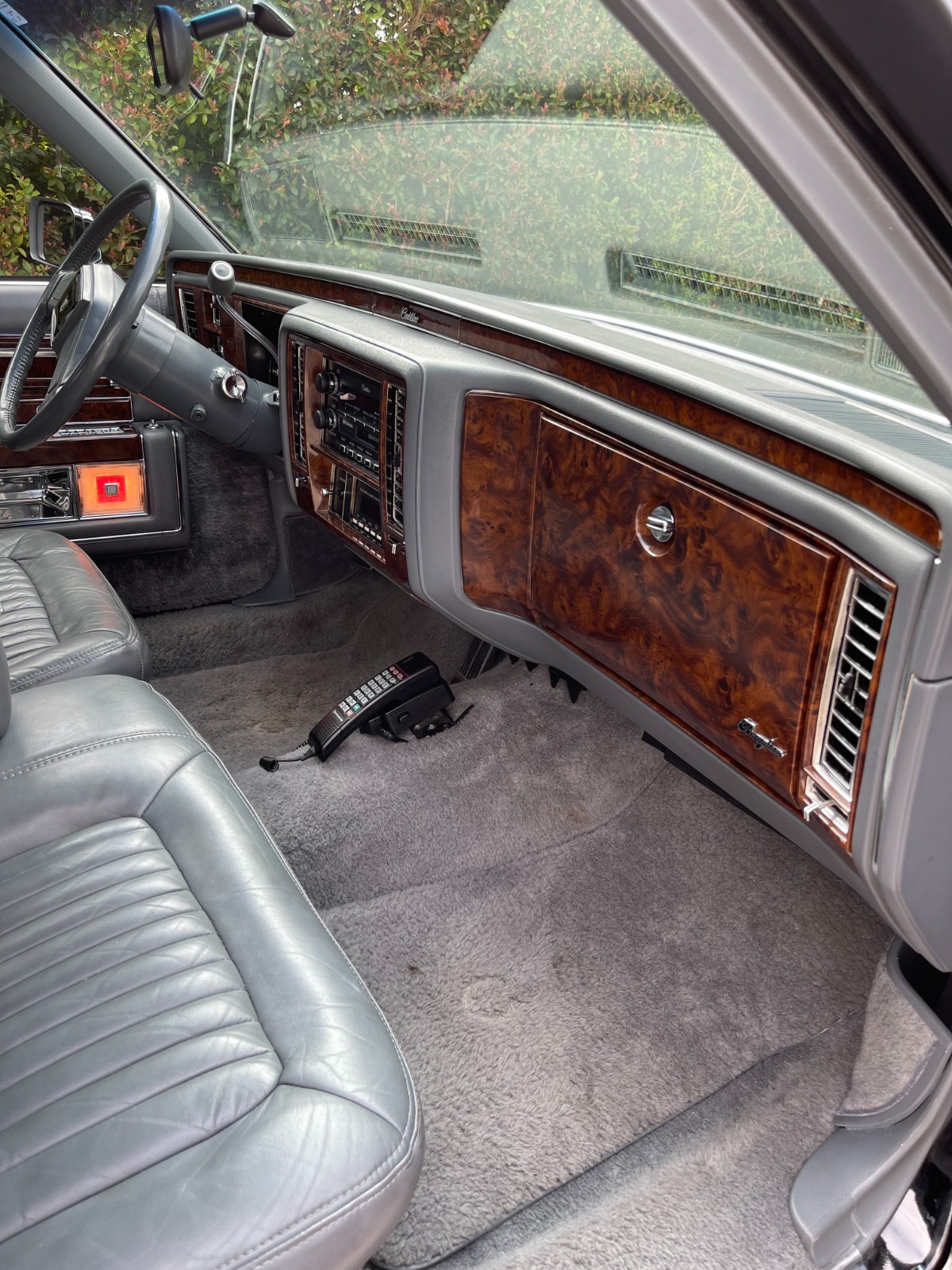 Cadillac-Brougham-1992-Sedan-25