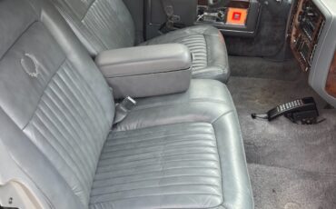 Cadillac-Brougham-1992-Sedan-26