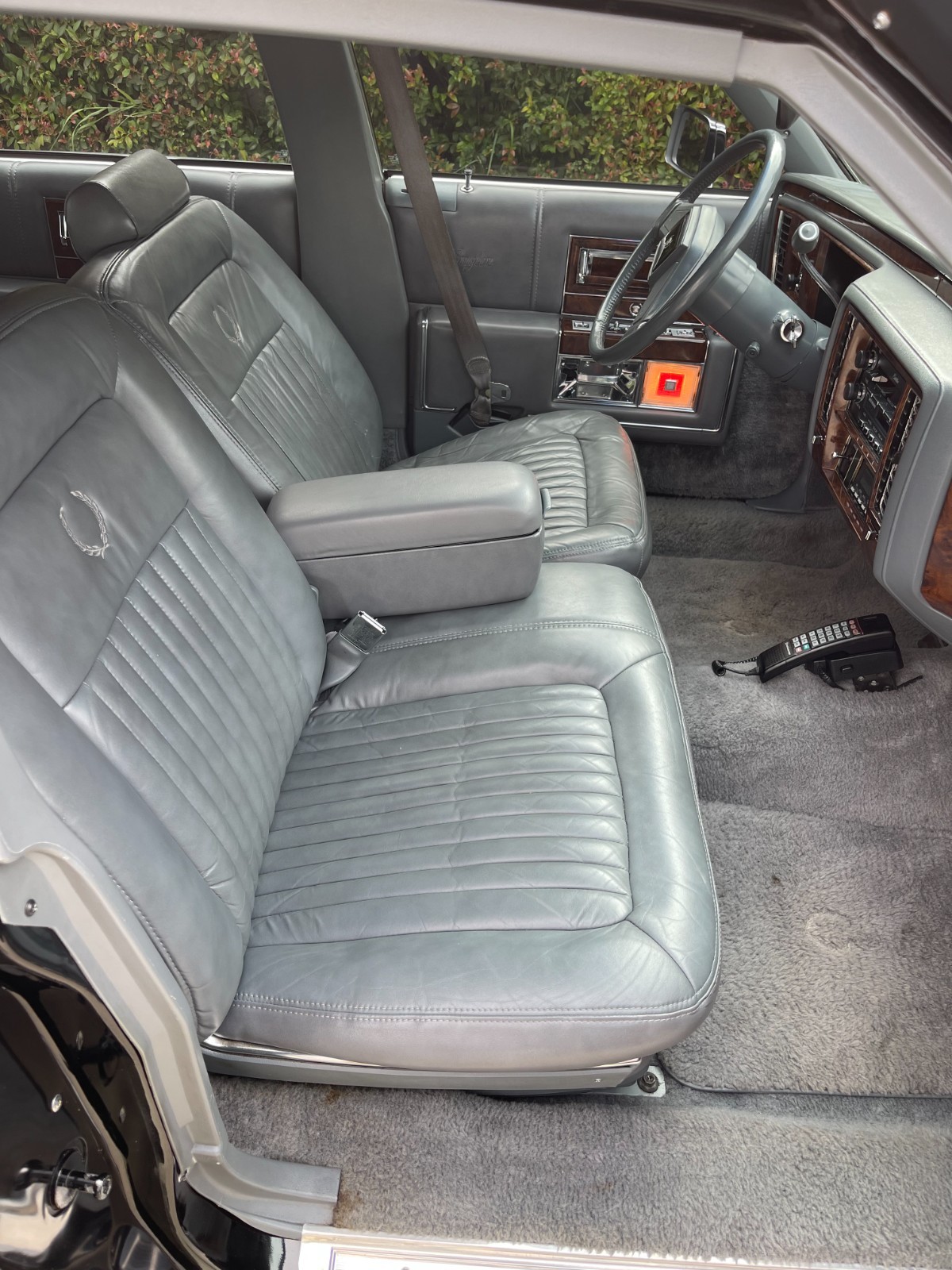 Cadillac-Brougham-1992-Sedan-26