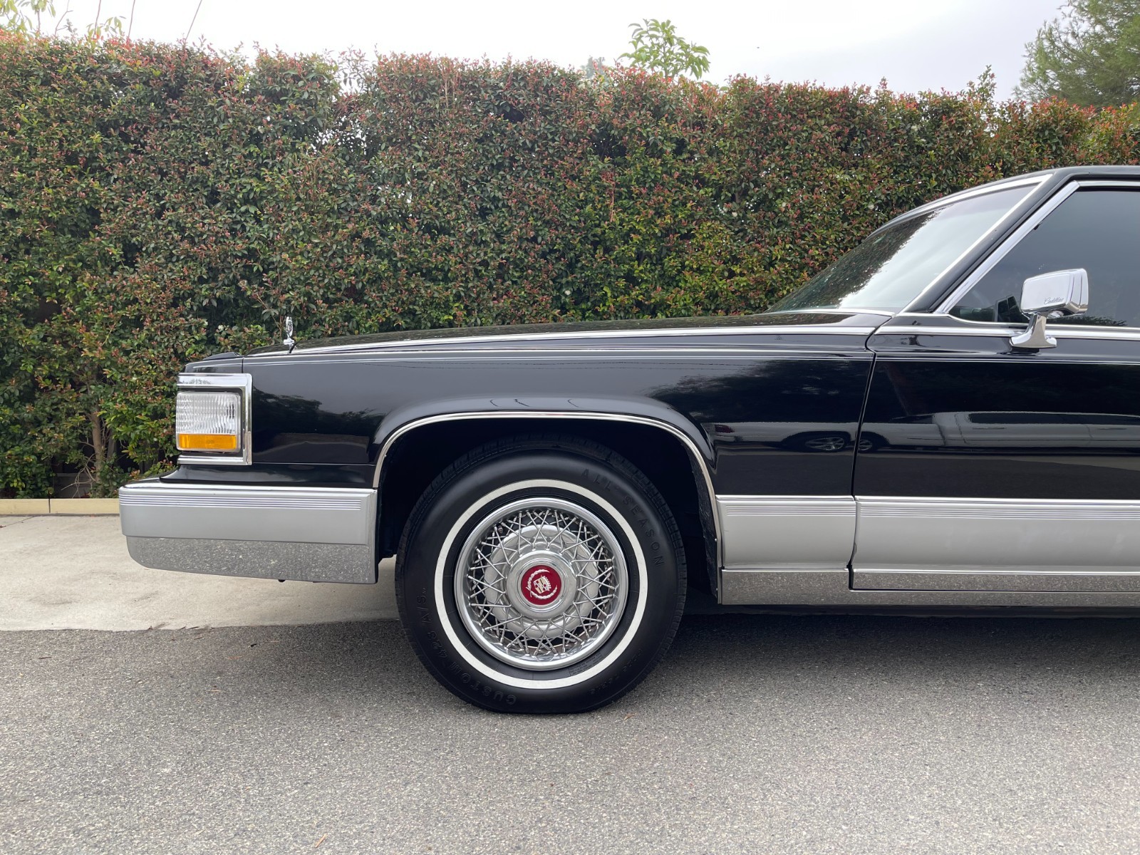 Cadillac-Brougham-1992-Sedan-3