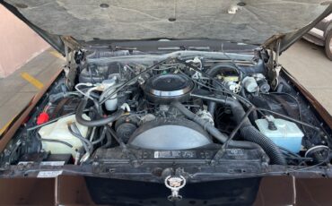 Cadillac-Brougham-1992-Sedan-39