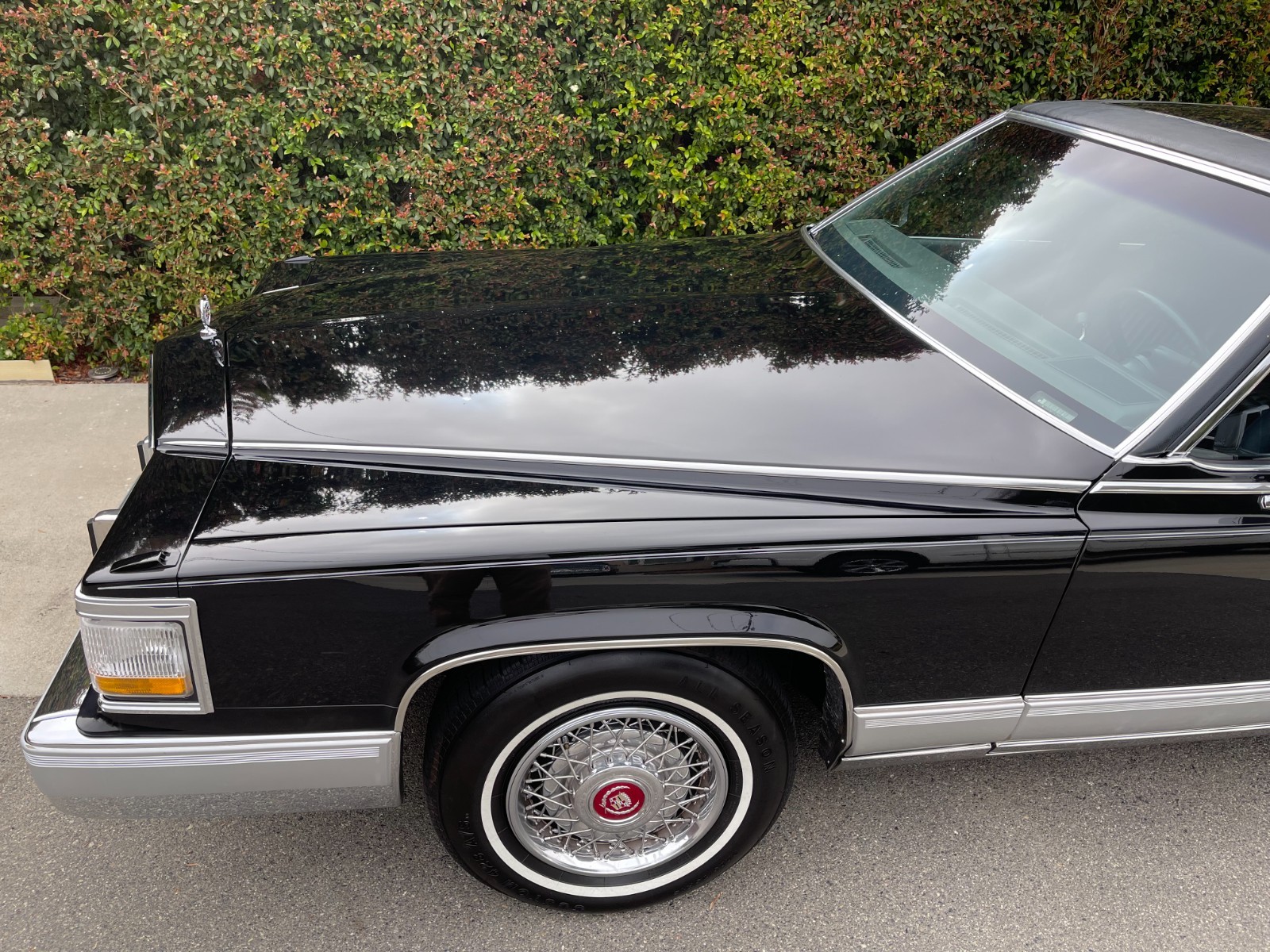 Cadillac-Brougham-1992-Sedan-4
