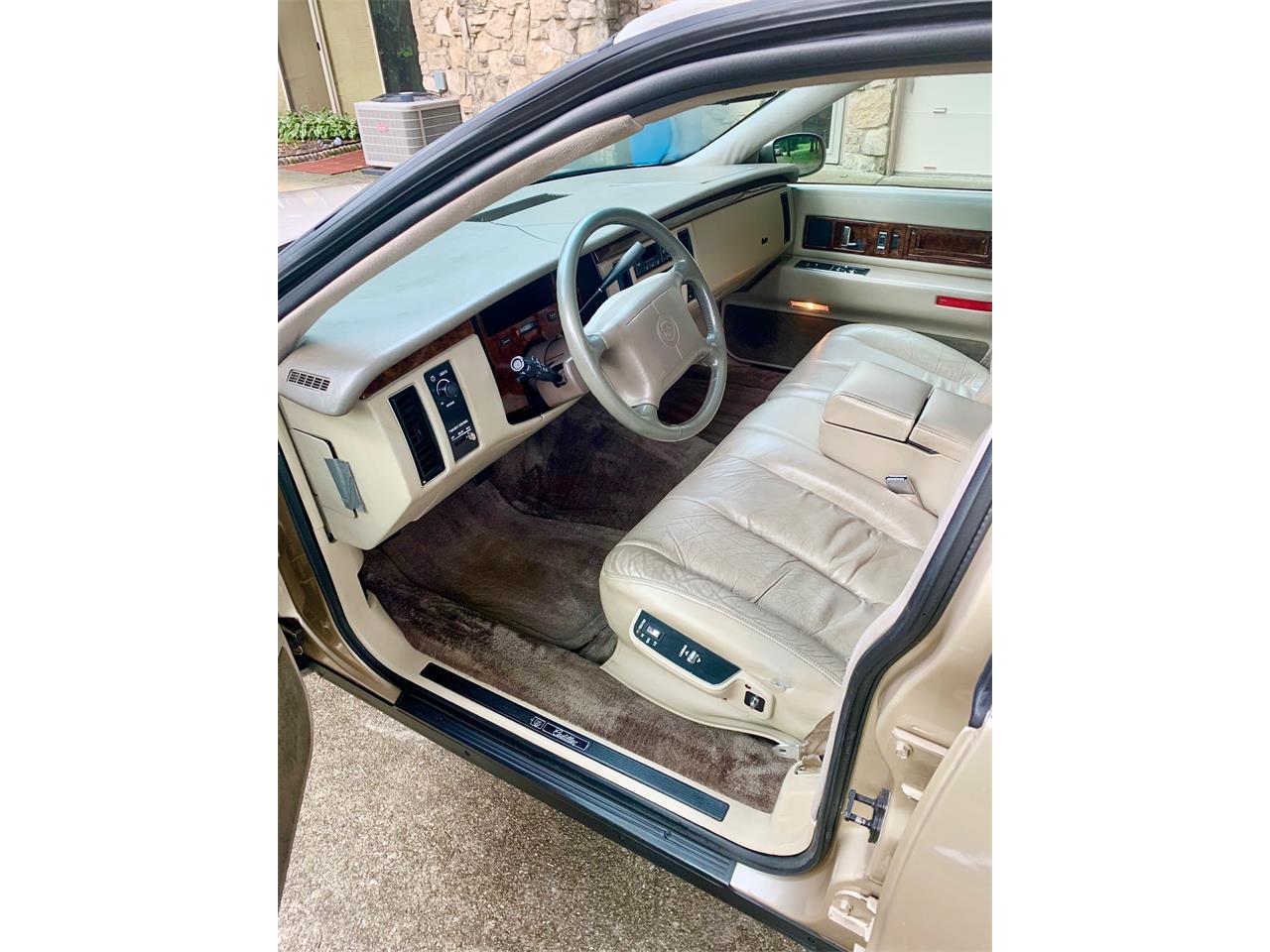Cadillac-Brougham-1995-Gold-Beige-1