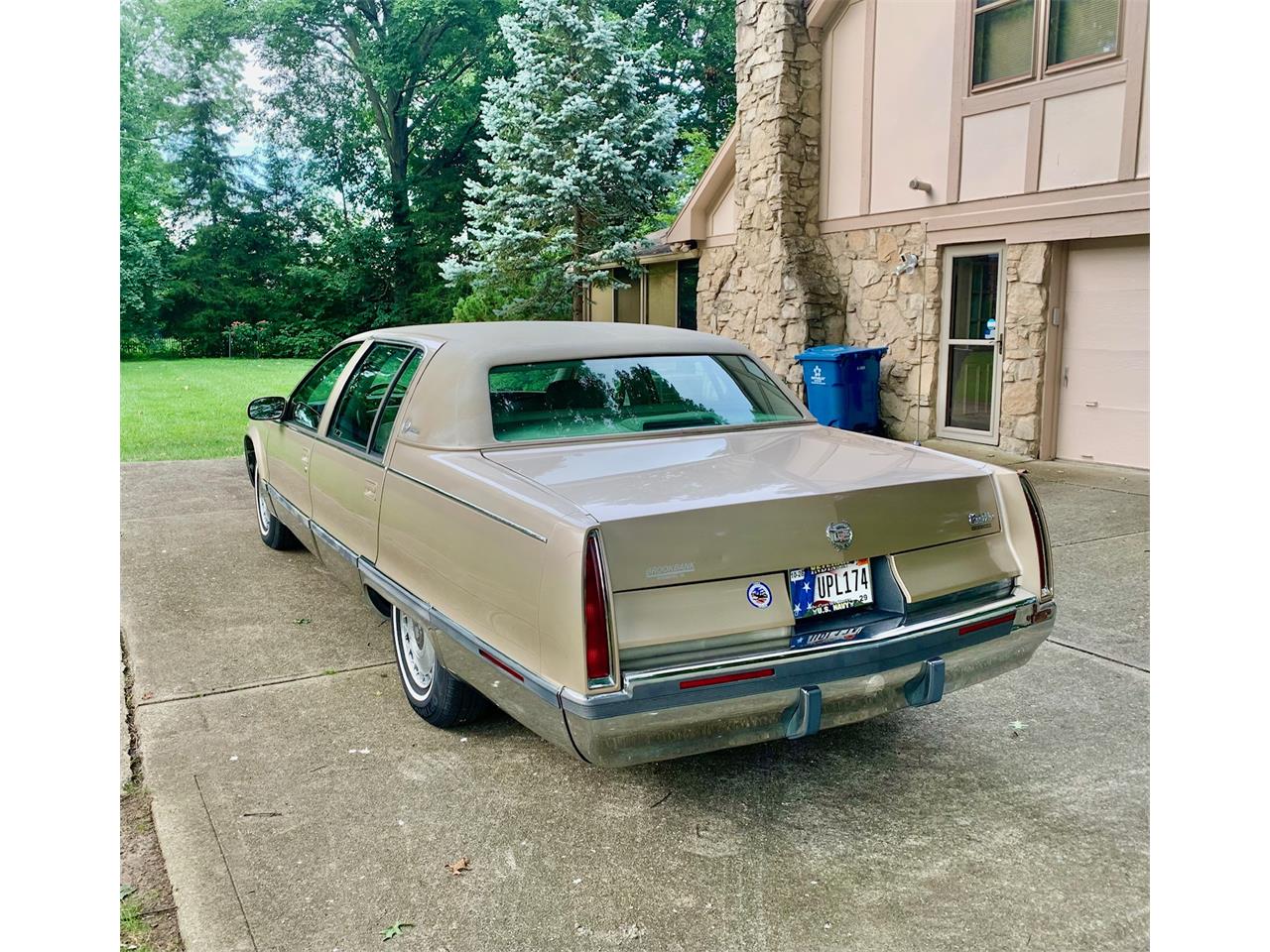 Cadillac-Brougham-1995-Gold-Beige