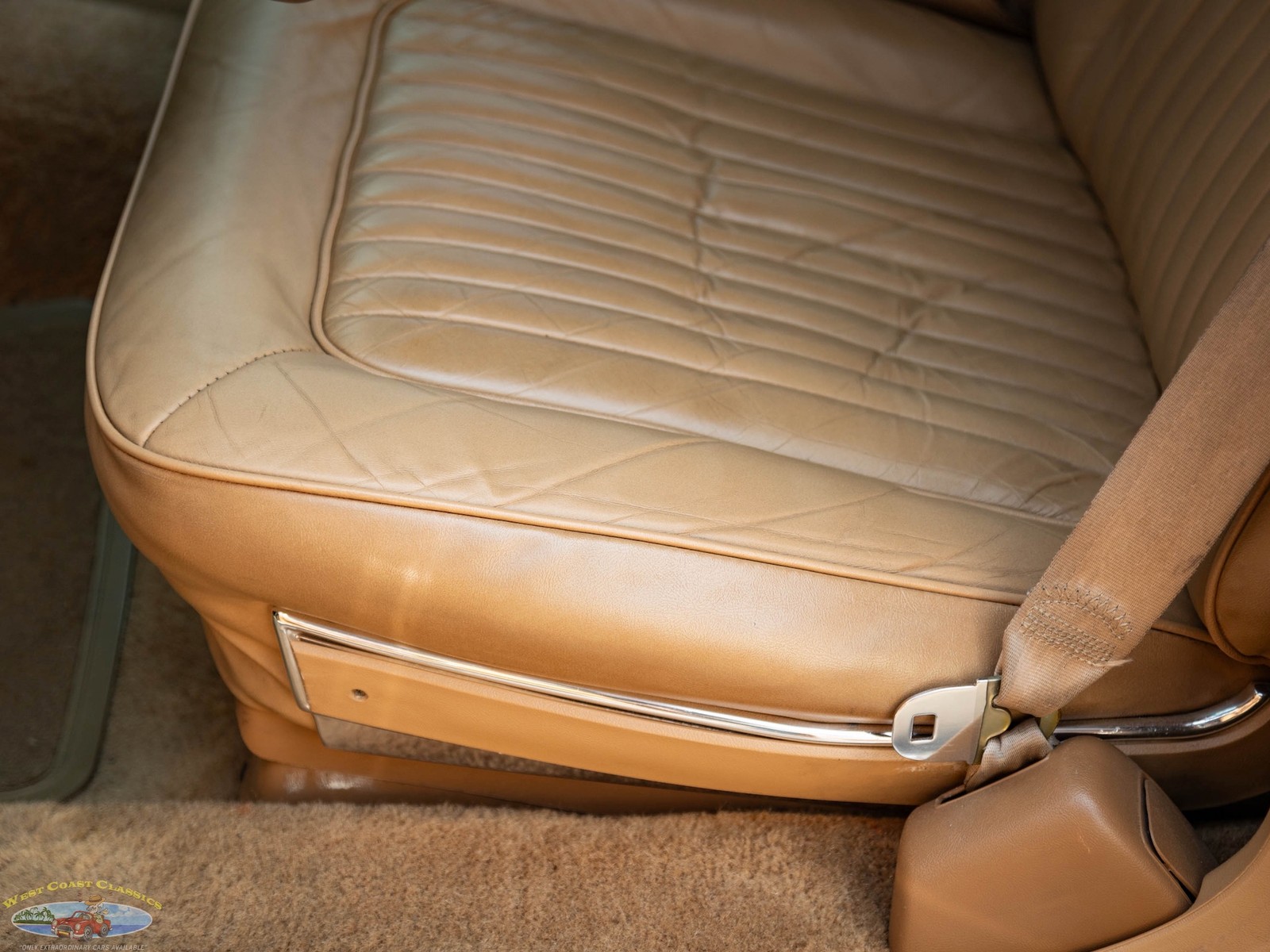 Cadillac-Brougham-with-46k-original-miles-1987-Sedan-32