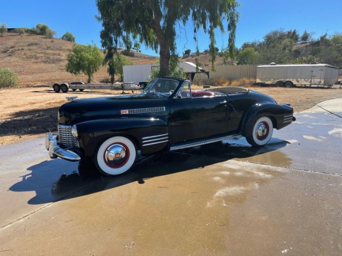 Cadillac-Convertible-1941-Black-Red-20