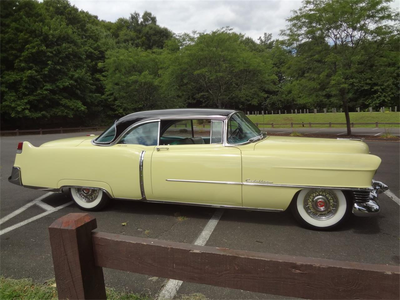 Cadillac-Coupe-deville-1954-Apollo-Goldblack-Green-11