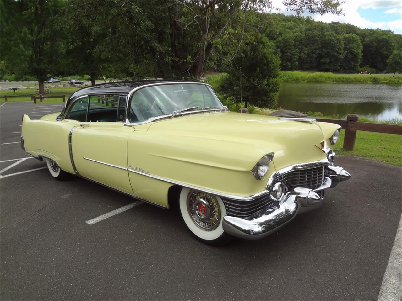 Cadillac-Coupe-deville-1954-Apollo-Goldblack-Green-14