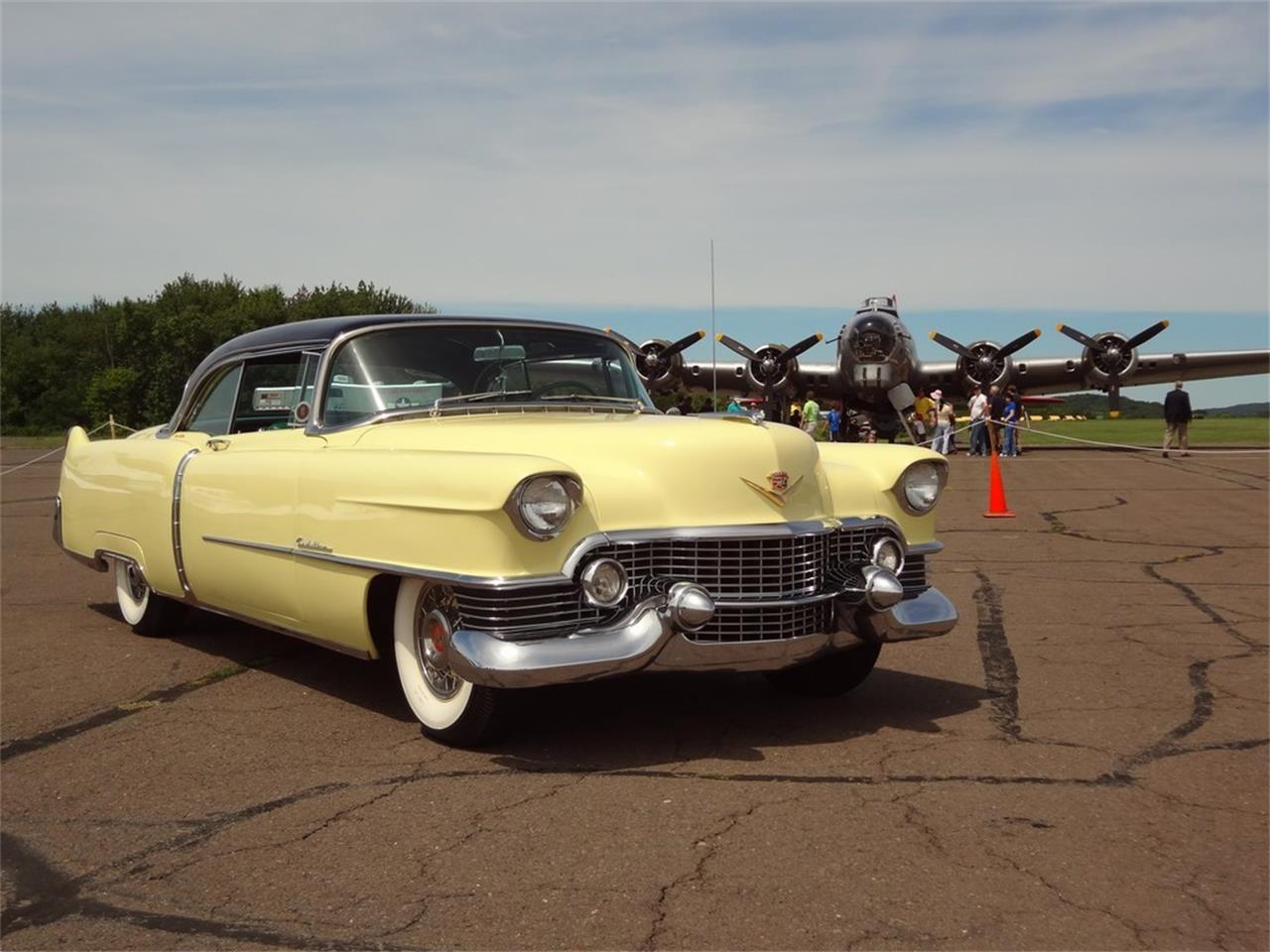 Cadillac-Coupe-deville-1954-Apollo-Goldblack-Green-15