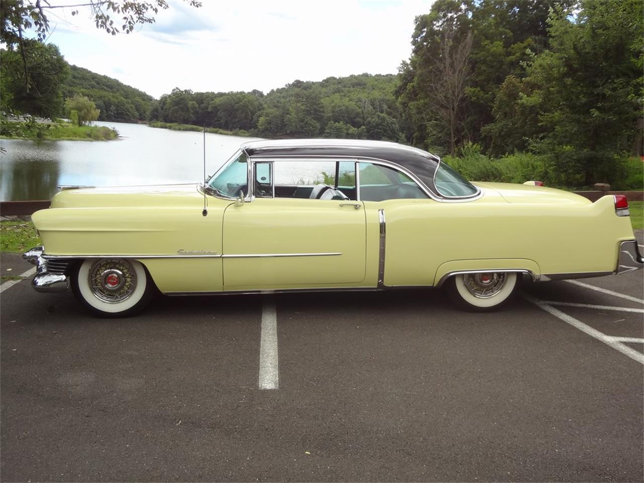 Cadillac-Coupe-deville-1954-Apollo-Goldblack-Green-19