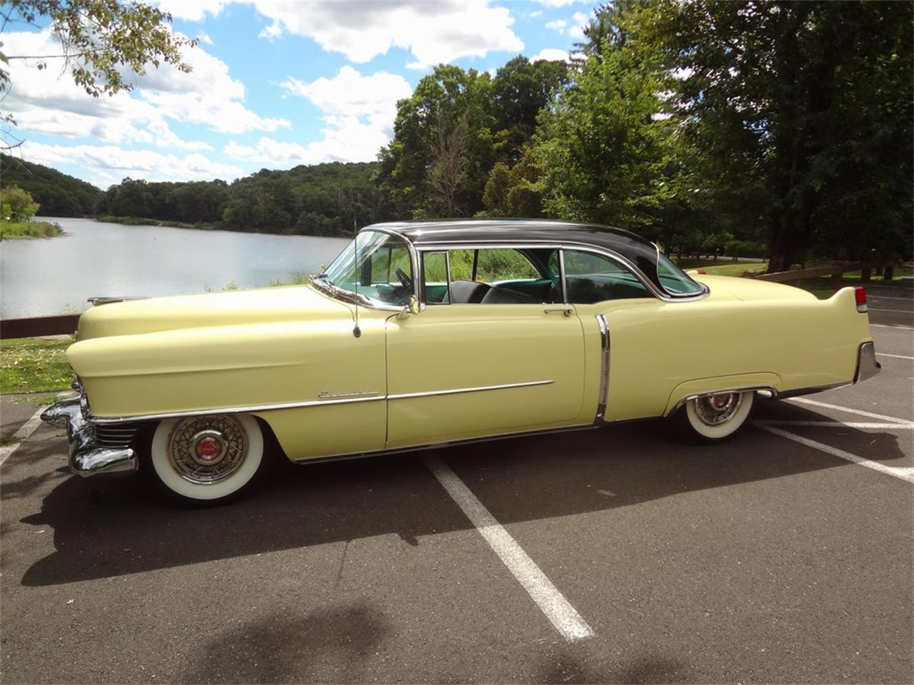 Cadillac-Coupe-deville-1954-Apollo-Goldblack-Green-2