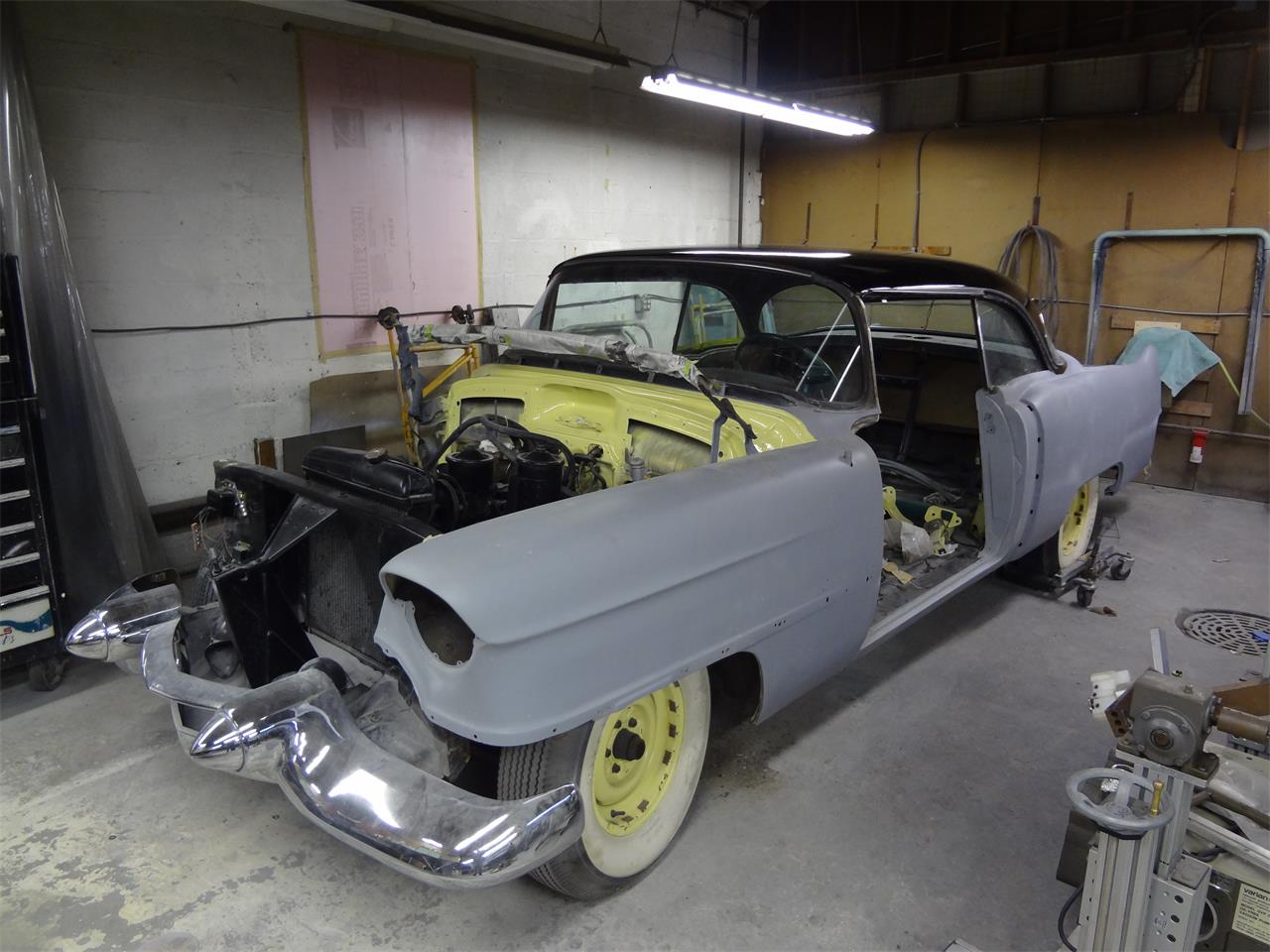 Cadillac-Coupe-deville-1954-Apollo-Goldblack-Green-27
