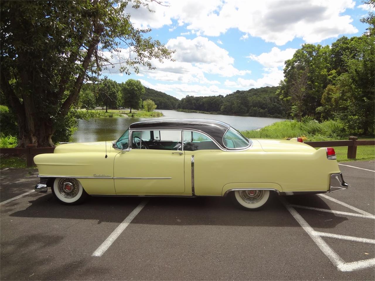 Cadillac-Coupe-deville-1954-Apollo-Goldblack-Green-3