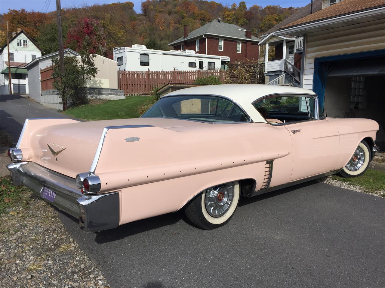 Cadillac-Coupe-deville-1957-Laurel-Mountain-Pink-PinkSilver-1