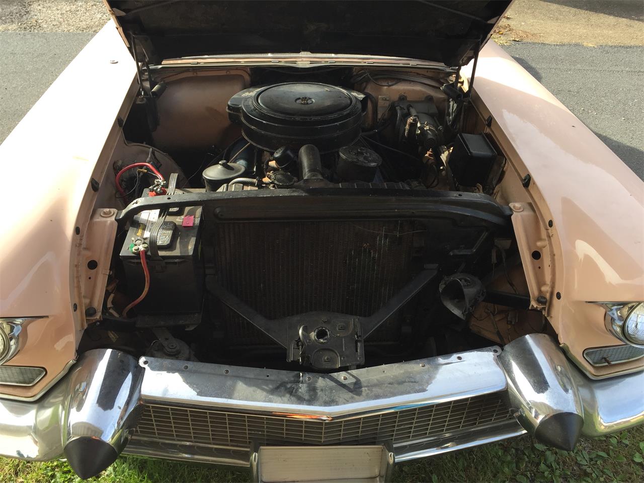 Cadillac-Coupe-deville-1957-Laurel-Mountain-Pink-PinkSilver-10
