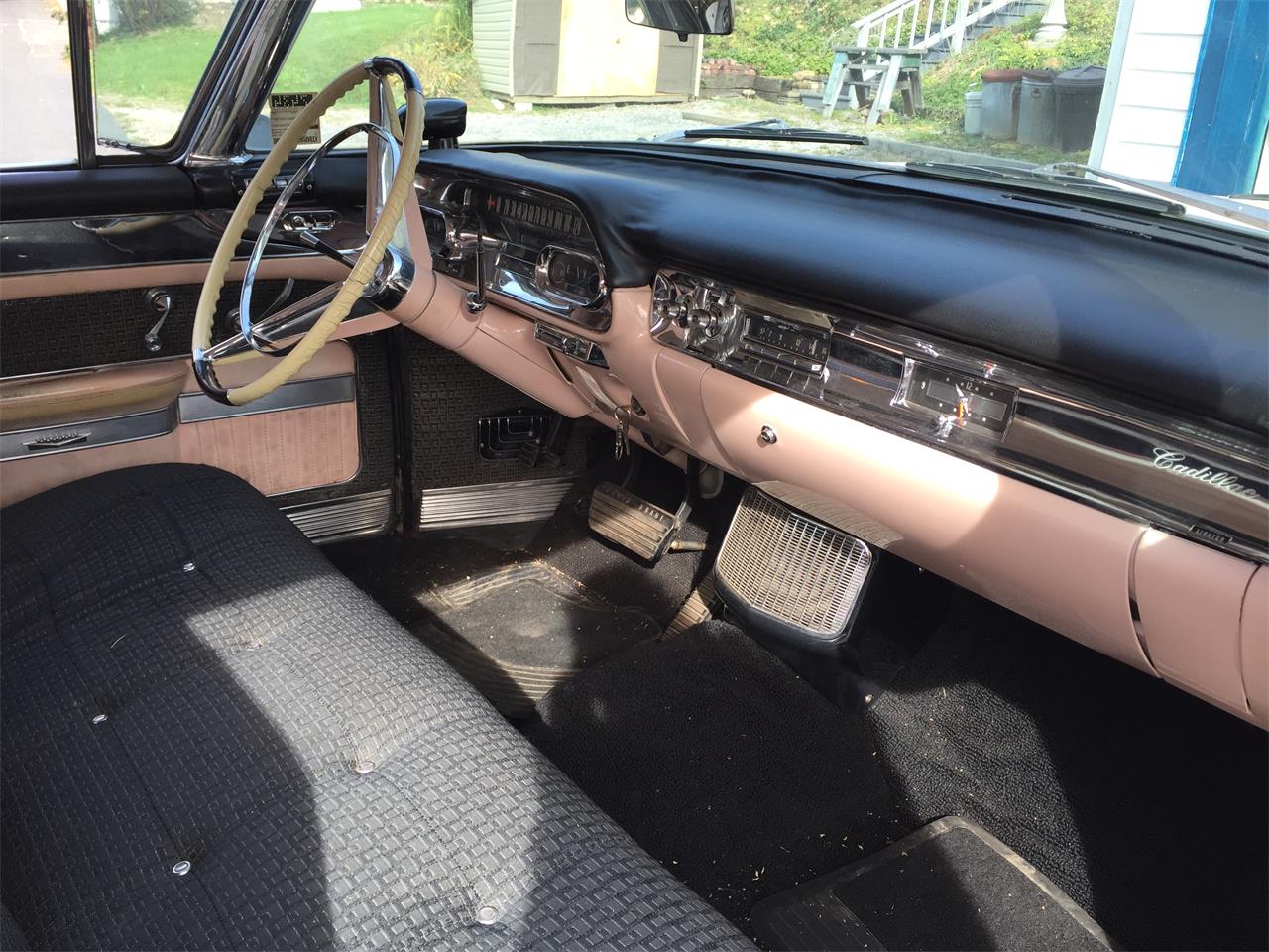 Cadillac-Coupe-deville-1957-Laurel-Mountain-Pink-PinkSilver-12
