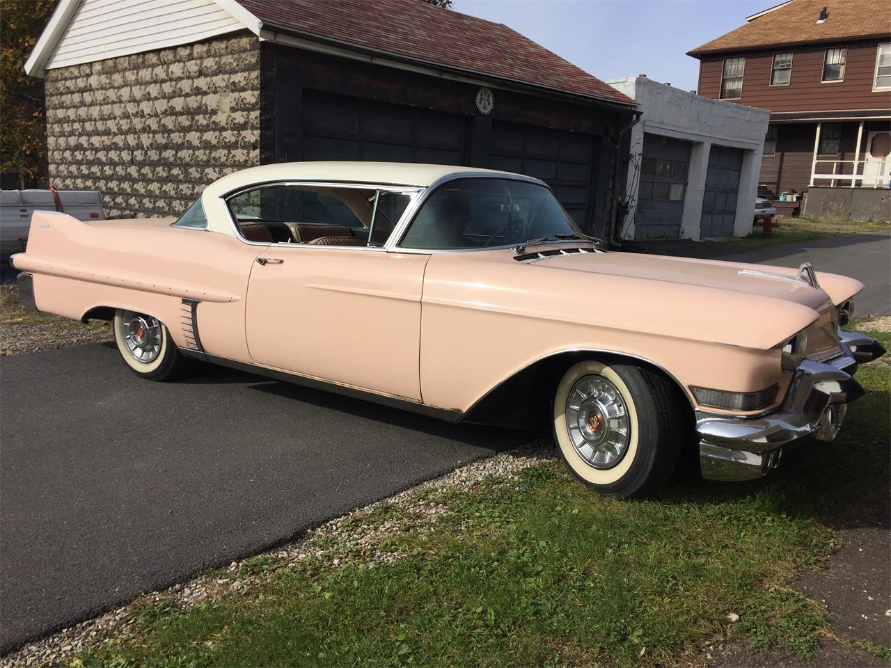 Cadillac-Coupe-deville-1957-Laurel-Mountain-Pink-PinkSilver-13
