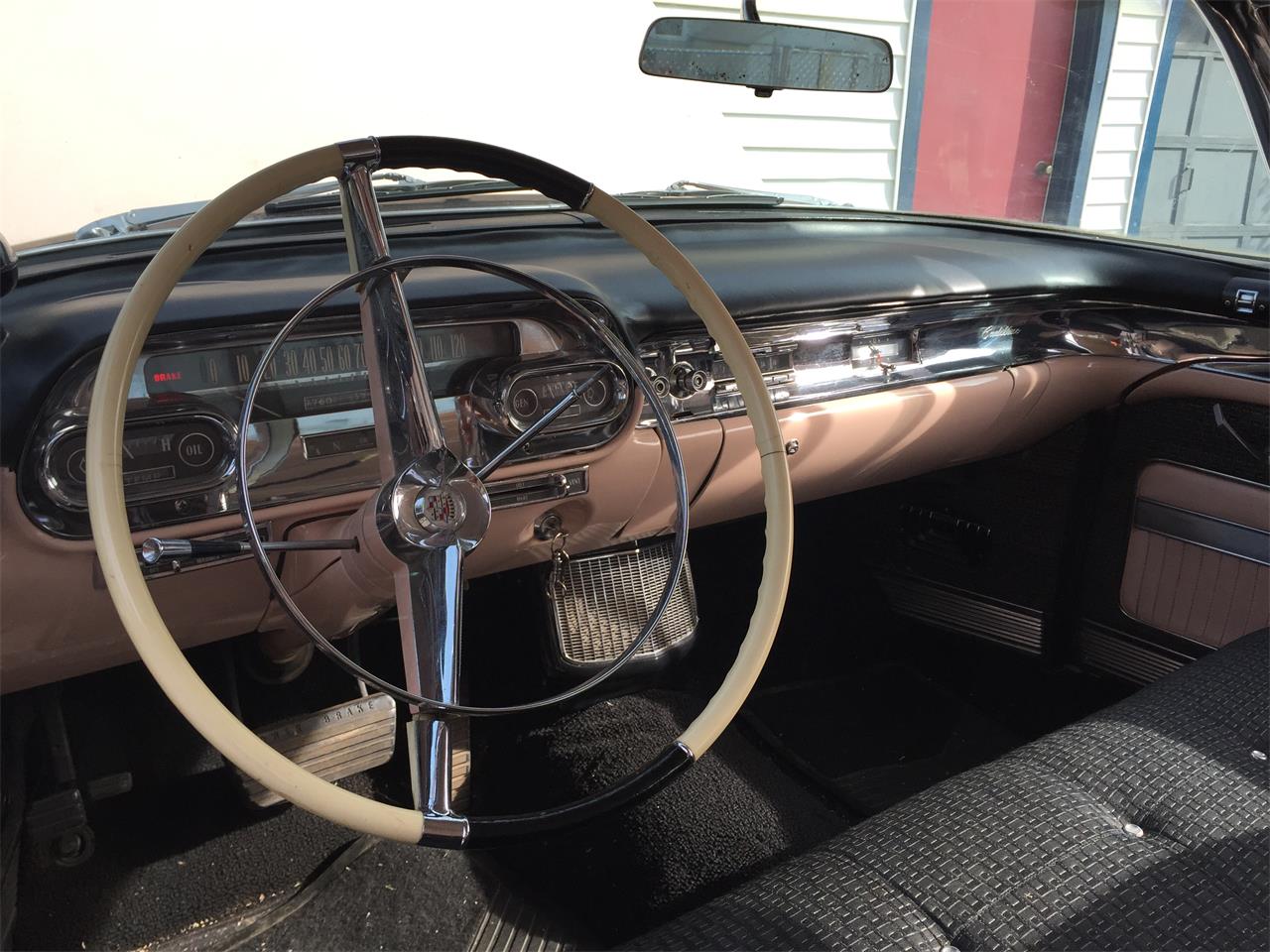 Cadillac-Coupe-deville-1957-Laurel-Mountain-Pink-PinkSilver-18