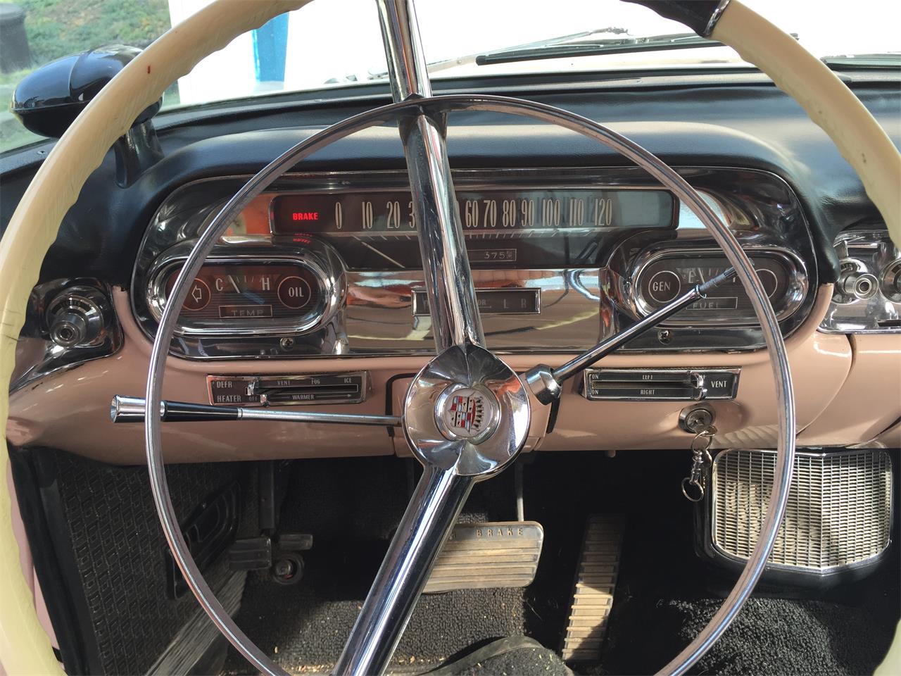 Cadillac-Coupe-deville-1957-Laurel-Mountain-Pink-PinkSilver-19
