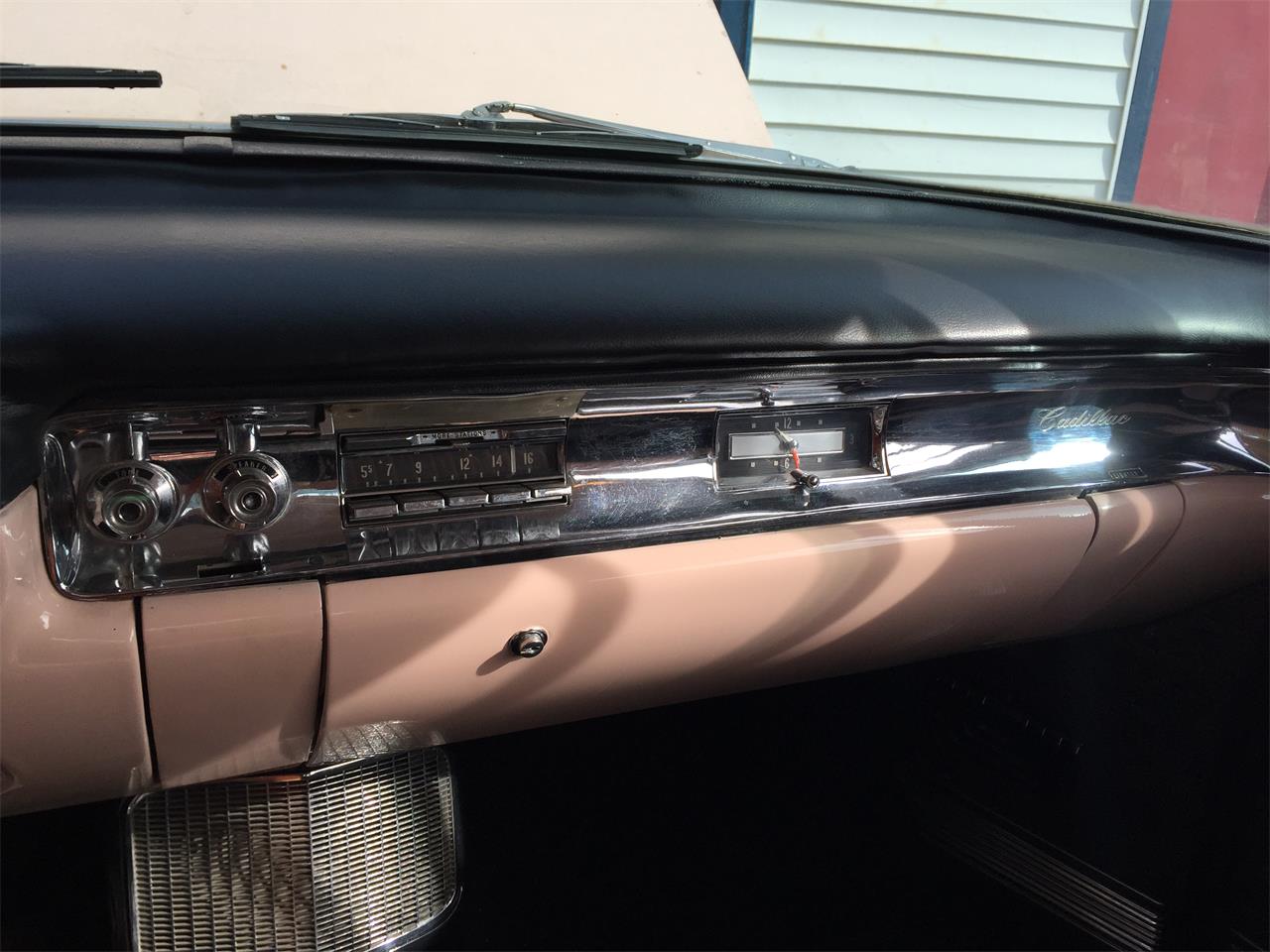Cadillac-Coupe-deville-1957-Laurel-Mountain-Pink-PinkSilver-20