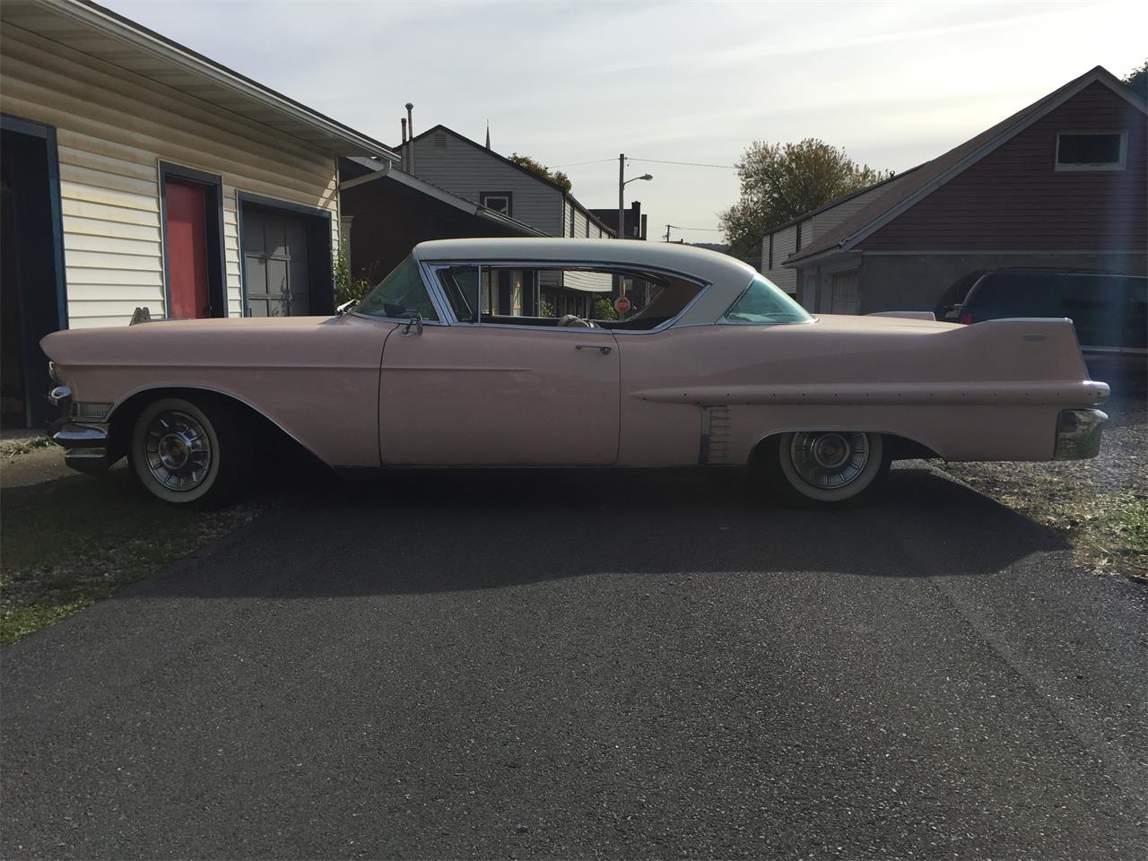 Cadillac-Coupe-deville-1957-Laurel-Mountain-Pink-PinkSilver-6