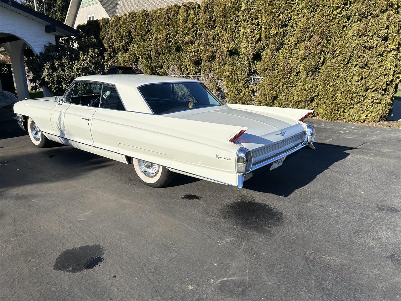 Cadillac-Coupe-deville-1962-White-Black-10