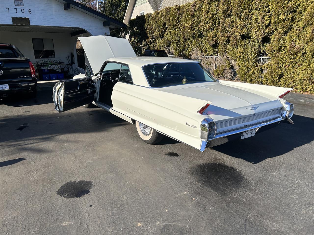 Cadillac-Coupe-deville-1962-White-Black-12