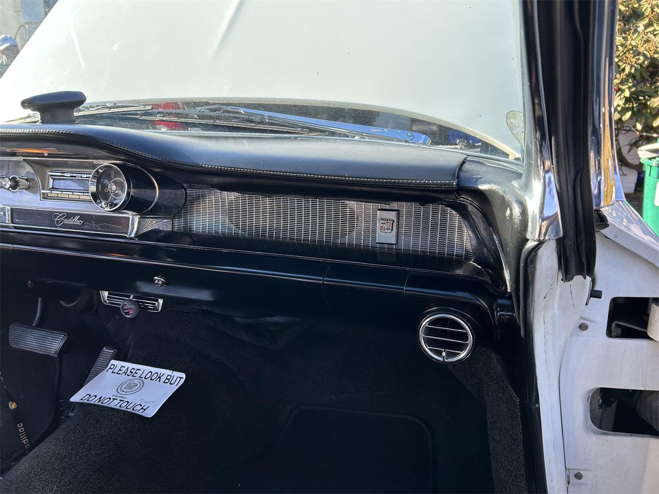 Cadillac-Coupe-deville-1962-White-Black-13