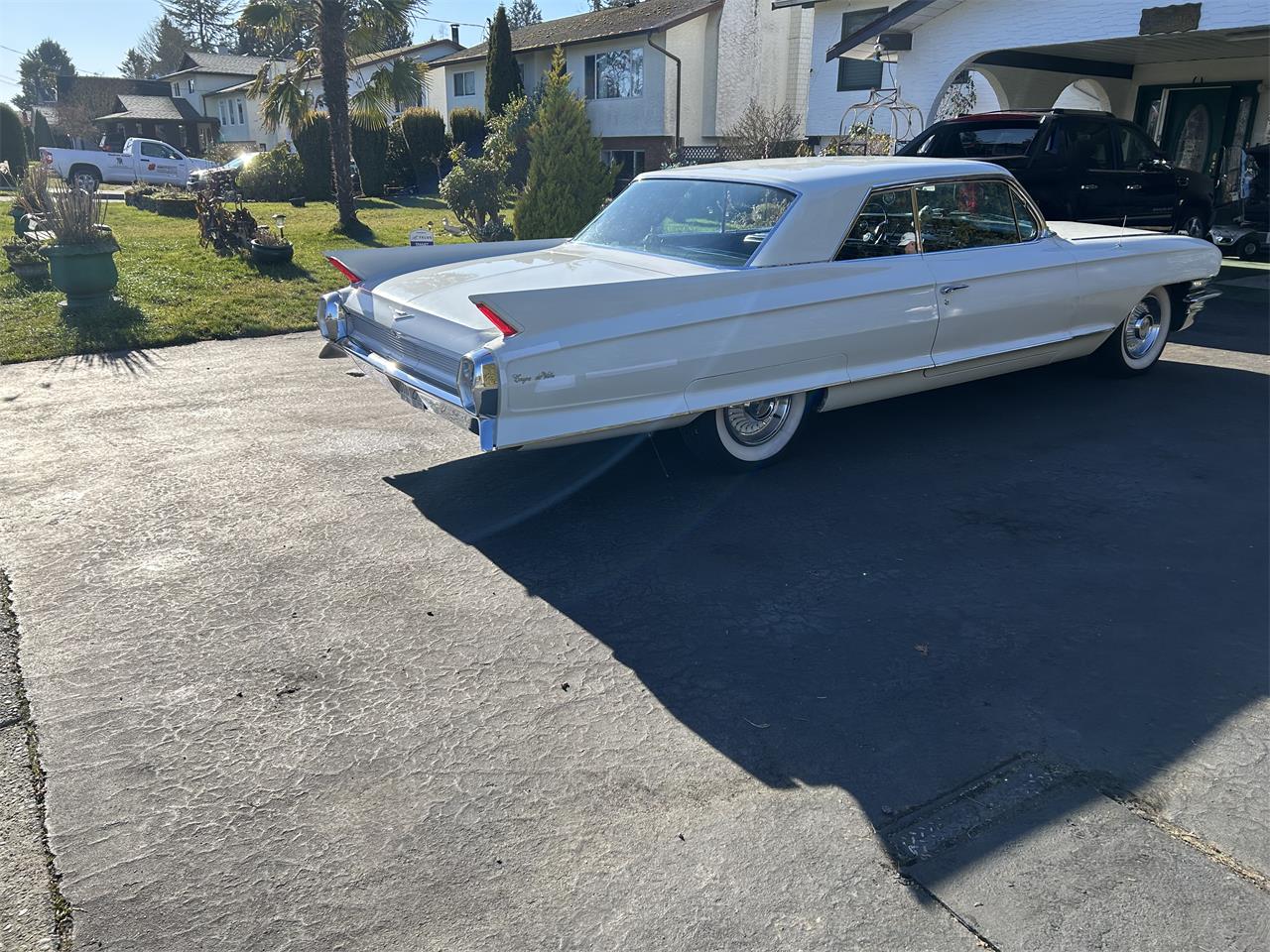 Cadillac-Coupe-deville-1962-White-Black-2