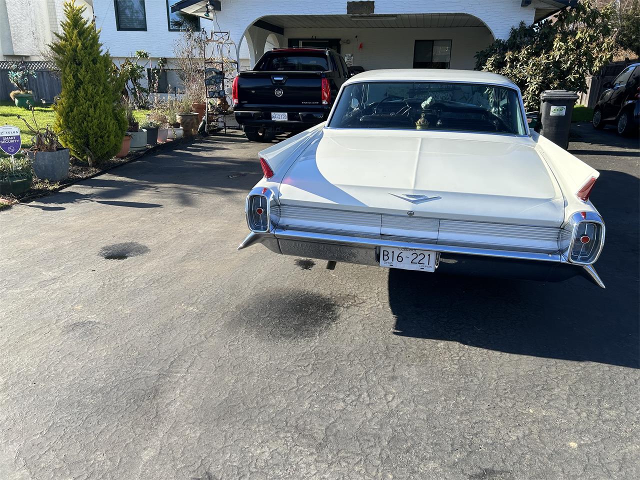 Cadillac-Coupe-deville-1962-White-Black-3
