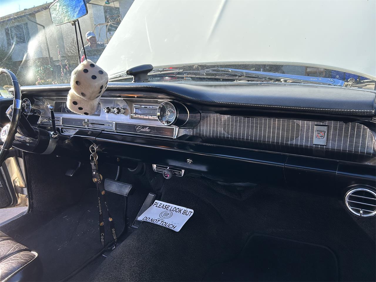 Cadillac-Coupe-deville-1962-White-Black-4
