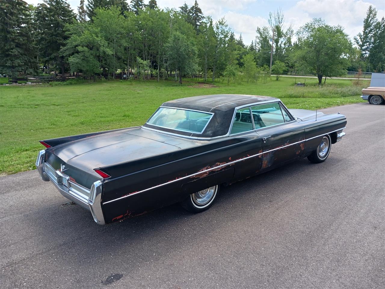 Cadillac-Coupe-deville-1964-black-white-leather-14