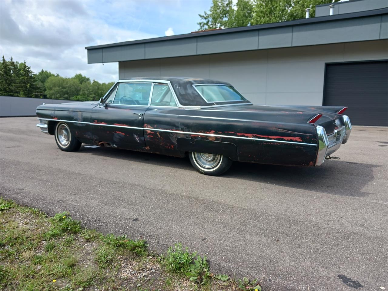Cadillac-Coupe-deville-1964-black-white-leather-2