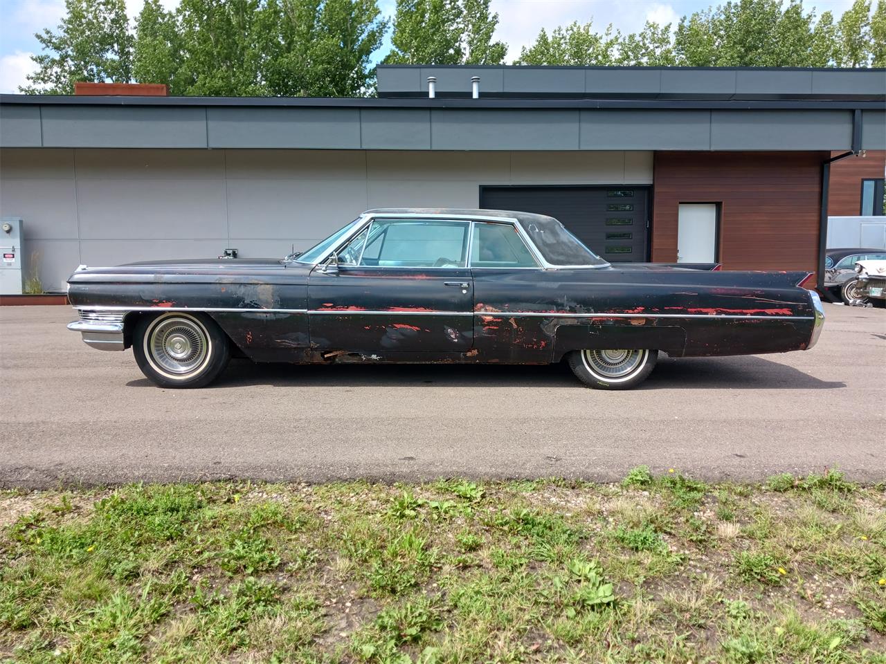 Cadillac-Coupe-deville-1964-black-white-leather-3