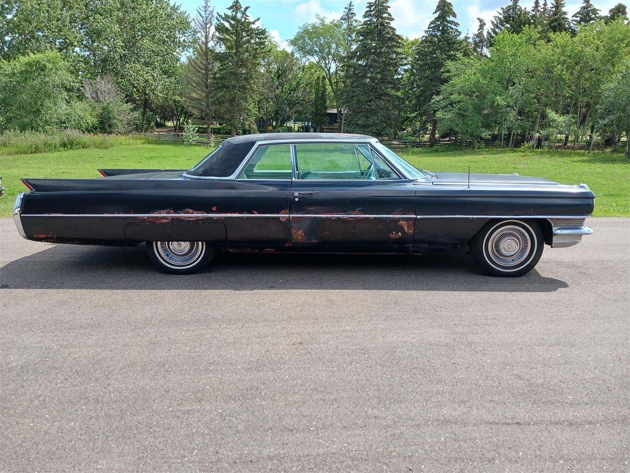 Cadillac-Coupe-deville-1964-black-white-leather-6