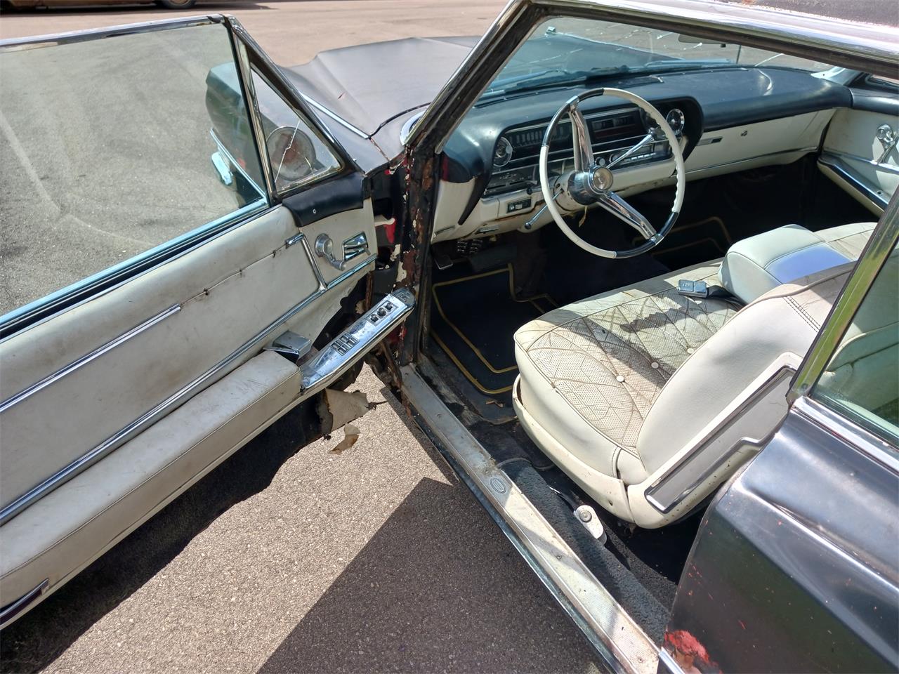 Cadillac-Coupe-deville-1964-black-white-leather-8