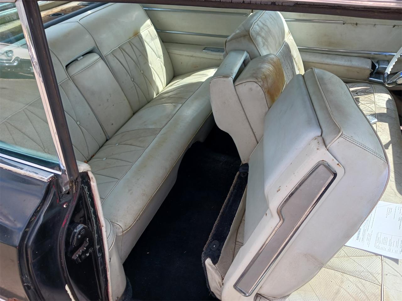 Cadillac-Coupe-deville-1964-black-white-leather-9