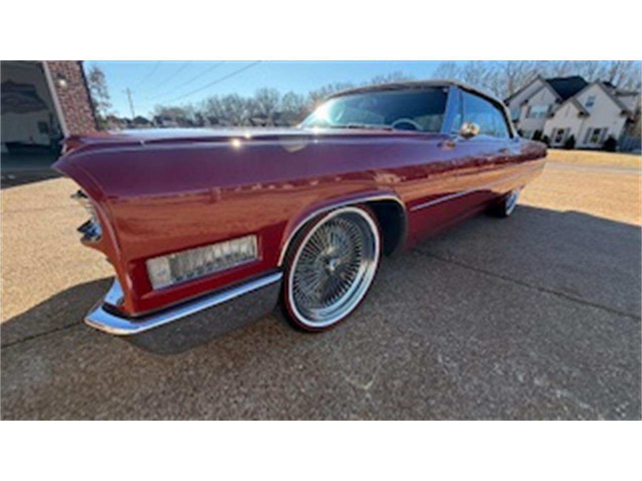 Cadillac-Coupe-deville-1966-Flemenco-Red-White-w-Red-Piping-30