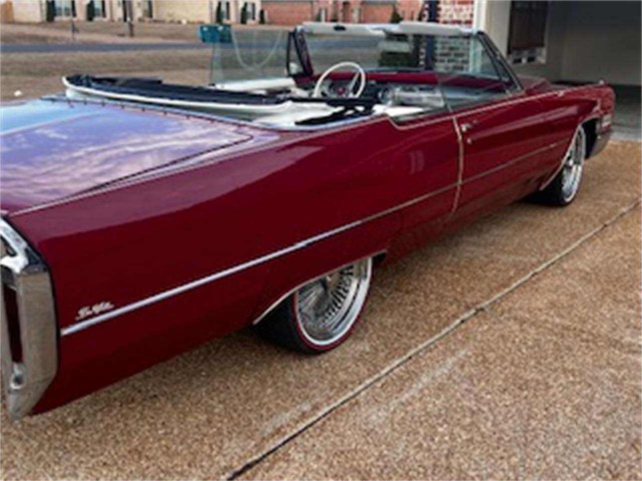 Cadillac-Coupe-deville-1966-Flemenco-Red-White-w-Red-Piping-31