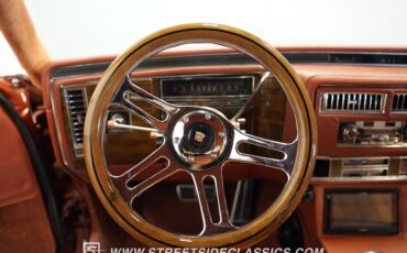 Cadillac-Coupe-deville-1977-Orange-Metallic-Orange-39